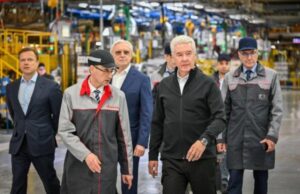 Собянин и гендир «КамАЗ» Коготин запустили новое производство на заводе «Москвич»