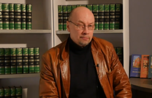 Жена Романа Клементьева назвала причиной смерти актера рецидив рака
