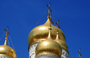 Священник Смирнов объяснил, почему супругам нельзя быть крестными одного ребенка
