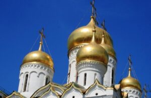 Священнослужитель РПЦ объяснил, зачем отпевать человека после смерти