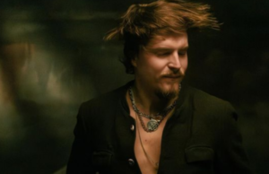 Сергей Горошко появился на кинопремьере «Майор Гром: Игра» в необычном образе
