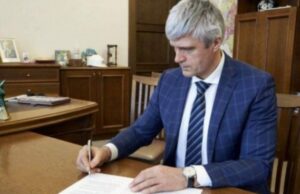 Отстраненного по политическим мотивам мэра Резекне Барташевича обвиняют в двух преступлениях