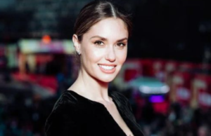 Агата Муцениеце предстала на фото в откровенном корсете из кабаре Crave