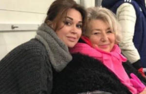 Тарасова раскритиковала работу журналистов после прощания с Анастасией Заворотнюк