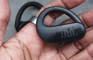 GizmoChina: JBL начала продавать в Китае Live Flex 3 со встроенным экраном