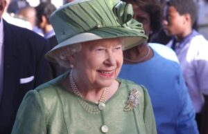 Двойник бывшей королевы Елизаветы II Жаннет Чарльз умерла в возрасте 96 лет
