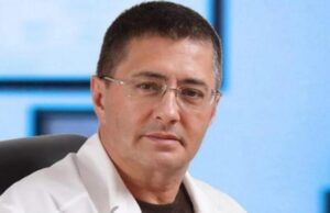 Терапевт Мясников объяснил, как избавиться от боли в ногах без лекарств