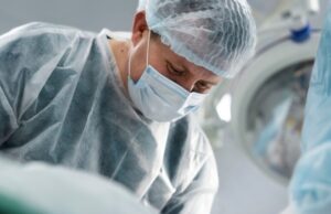 Москвичке удалили опухоль, которая делала ее похожей на беременную
