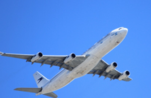 Самолет Boeing 757 в США с двумя сотнями пассажиров потерял колесо на взлете