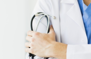 Житель Великобритании раскрыл странную привычку для предотвращения старения