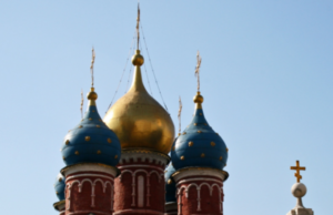 «Торжество православия»: Названы оптимальные цвета платков для похода в храм