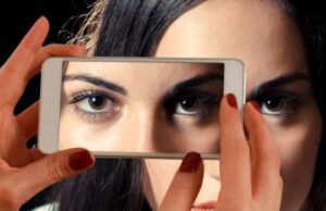 PhoneArena: Samsung выпустит смартфон-рулон