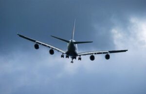 Молния ударила в самолет «Алросы» во время авиарейса Новосибирск — Москва