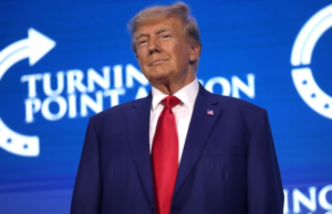 Дональд Трамп заработал на продаже Библий 300 тысяч долларов