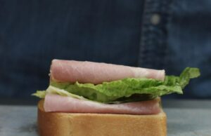 Два ломтика популярного продукта в день связали с увеличенным риском получить опасное заболевание