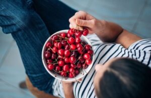 Можно ли есть на ночь черешню: при похудении, правильном питании, диете