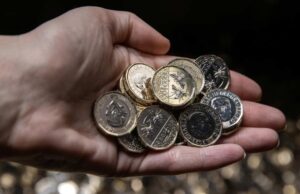 Новое в нумизматике: в обращение поступила необычная монета с британским королем