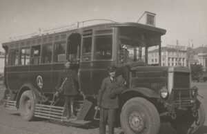 «Остановить автобус и послать кондуктора…»: 100 лет назад в Москве появился новый вид городского транспорта
