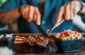 Подагра: причины скопления мочевой кислоты в суставах, какие продукты провоцируют развитие