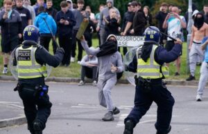 «Совершенно ужасные сцены»: европейскую страну охватили насильственные беспорядки против мигрантов