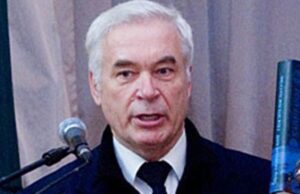 «Плавающая мегабомба»: поврежденное судно с российскими удобрениями отказались пускать в европейский порт
