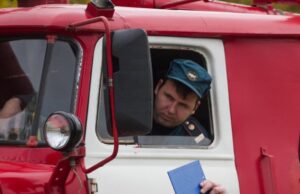Пожар на юго-западе Москвы в жилом доме потушили пожарные