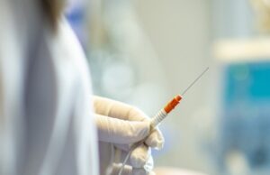 Притворившаяся врачом и сделавшая пациенту укол с неизвестным веществом девушка избежала тюрьмы