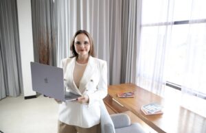 Бизнес на маркетплейсах: опыт Елены Лабинцевой, выстроившей собственный холдинг удаленно