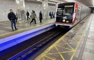 Безопасность пассажиров метро решили обеспечить с помощью специальной подсветки