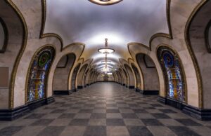 На «Новослободской» отреставрируют люстры: станция вновь «заиграет»
