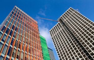 В самом продаваемом округе Москвы количество квартирных сделок резко упало