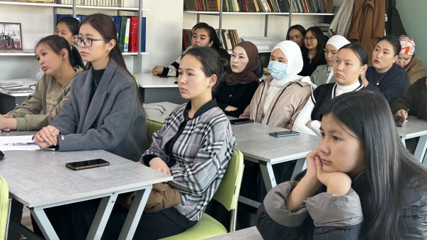 Фильм &laquo;Будущее на твоей тарелке&raquo; показали студентам в Оше ко Дню российской науки