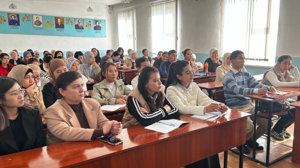 Фильм &laquo;Будущее на твоей тарелке&raquo; показали студентам в Оше ко Дню российской науки