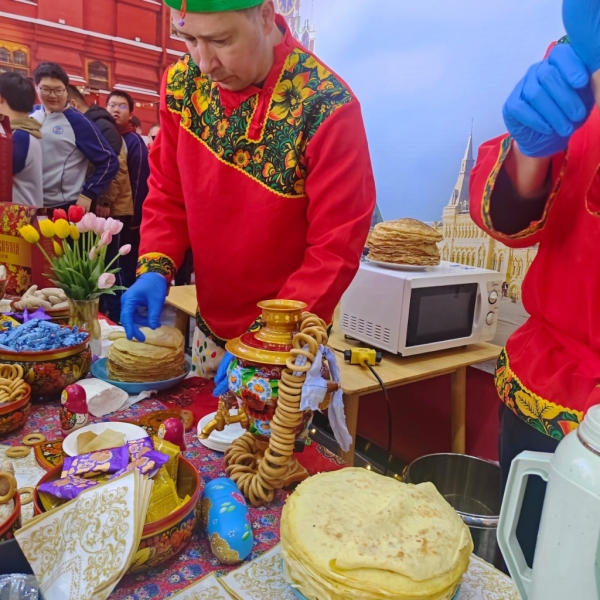 Русскую зиму проводили в Китае