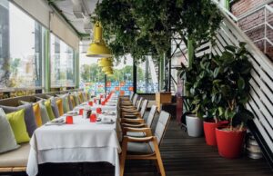 Где встречаемся? Конечно же, на веранде «Магадана»!