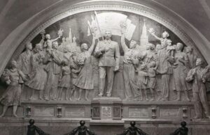 Ленин и Сталин под землей — ветераны московского метро рассказали о судьбе изображений советских вождей в метро