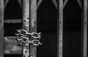 «Тюрьма на колесах»: детей учить жизни за решеткой начал инновационный проект