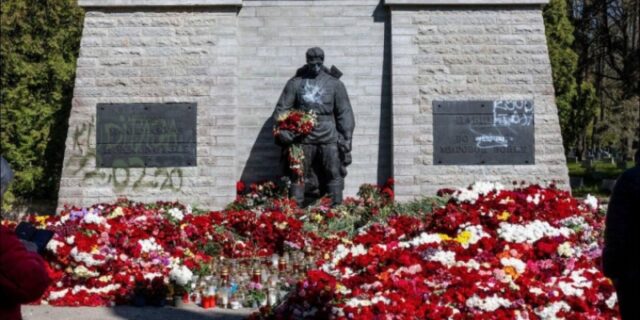 vandalizm-u-pamjatnika-voinam-osvoboditeljam-v-talline-istorija-povtorjaetsja-f827f74