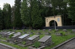 Во Львове уничтожают мемориал советским солдатам, которые освобождали город от нацистов
