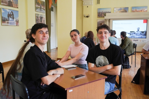 Интеллектуально-развлекательная игра &laquo;Знатоки русского языка&raquo; прошла в Донецкой научной библиотеке