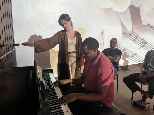 Мастер-классы российских артистов проходят в Танзании в рамках проекта «Восходящие звёзды» Мастер-классы российских артистов проходят в Танзании в рамках проекта «Восходящие звёзды»