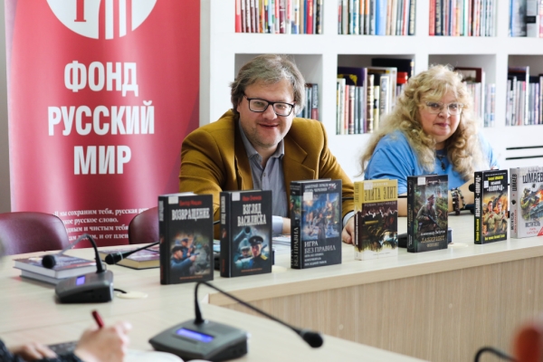 Книги о &laquo;попаданцах&raquo; во времена Великой Отечественной войны обсудили на заседании Клуба любителей фантастики в Донецке 
