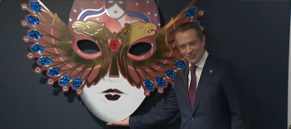 В Казани наградили лауреатов премии «Золотая маска» В Казани наградили лауреатов премии «Золотая маска»