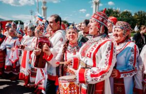 «Бурановские бабушки», борцы керешу, киргизские дизайнеры, шаманы — на ВДНХ пройдет грандиозный фестиваль