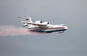 Российские самолёты-амфибии тушат пожары в Турции
