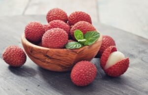 Личи: что за фрукт, фото, как есть, польза и вред