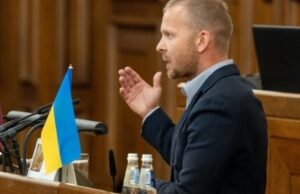 Выступившего в защиту русского языка латвийского депутата Росликова отпустили под подписку о невыезде