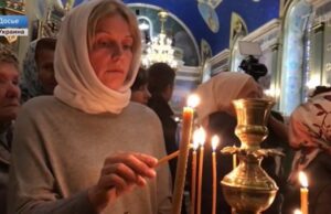 Украинская полиция составляет списки прихожан, защитивших храм УПЦ в Черновцах