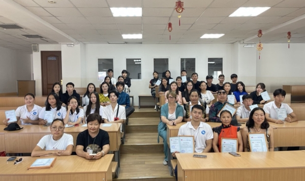 Мост дружбы у Байкала: в Бурятии завершилась летняя школа русского языка для учащихся и учителей из Монголии