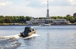 Для спасателей наступает горячая пора: как отдыхающим нужно вести себя на воде
